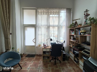 Spatiu comercial, ultracentral, Republicii, Oradea. 600 E/lună. Com 0
