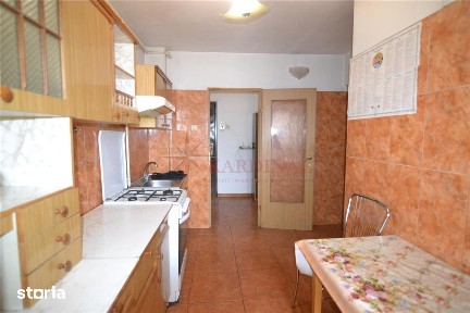Apartament 3 camere etaj intermediar, zona Judetean