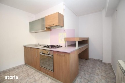 Apartament cu 3 camere de vânzare Decebal adiacent