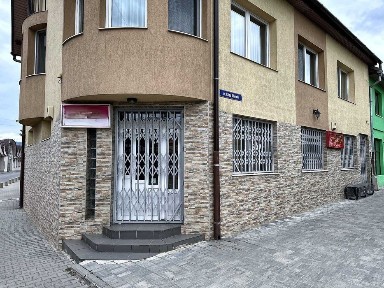 Proprietate ultracentrală Beiuș - 2 case și 2 spații comerciale