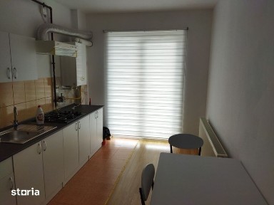 Închiriez apartament