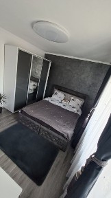Apartament 3 camere + curte cu camera si loc de parcare