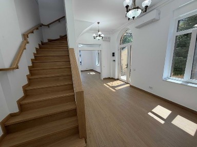 Direct Proprietar, Piața Victoriei, Casa ultracentrală cu personalitate, 5 camere, 3 bai, renovata premium, prima inchiriere