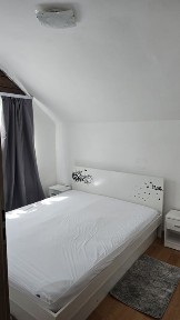 Închiriez apartament zona Uniri