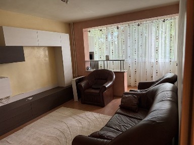 Inchiriere apartament cu 3 camere decomandat