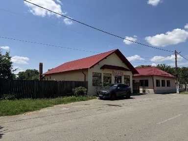 Proprietate mixtă -multifunctionala (casa + 2 spatii comerciale, teren 1780mp)