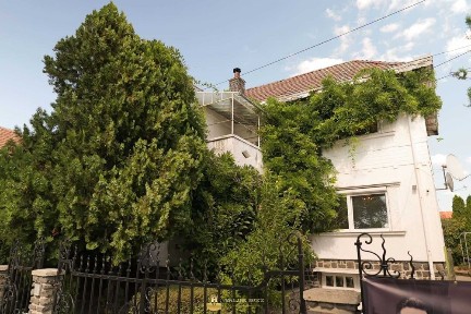 Casă elegantă și spațioasă de vânzare în Carei | 257 mp utili | 569 mp teren 0% comision