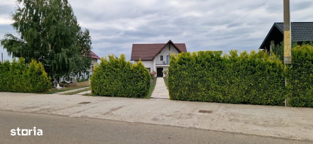 SE VINDE | Casa generoasă în Camarzani | Suceava