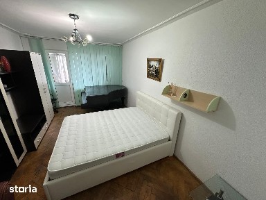 Apartament 3 camere de închiriat - Mircea cel Bătrân