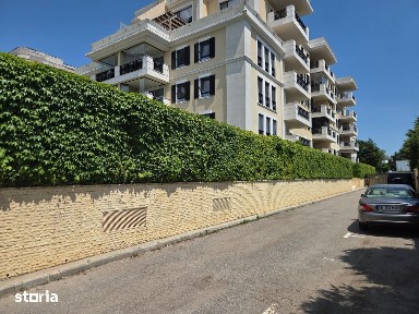 Apartament cu 4 camere si curte privata exclusiva