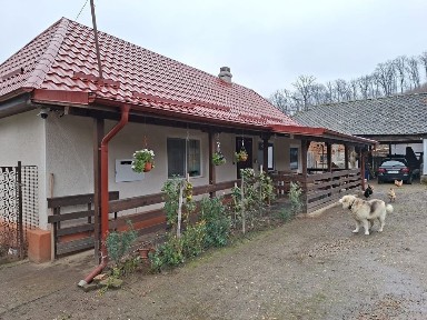 Vând casă cu teren intravilan sau schimb cu apartament în Jibou