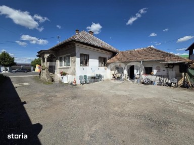 Casa de vanzare cu vulcanizare toate avizele acces la drumul principal