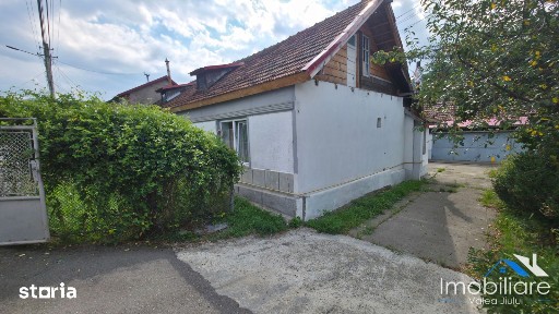Casă - Vulcan, aproape de oraș, Str. Teodora Lucaciu, suprafata 130mp