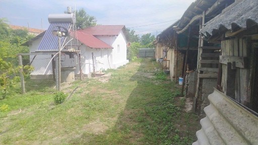 Particular casa la curte teren 2100mp, livadă, solar, utilitati, etc. casa de vacanta la 60 km de Bucuresti