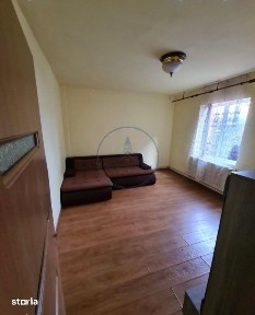 Apartament cu 4 camere si curte comuna de vanzare