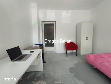 4 camere // bloc renovat // etajul 1