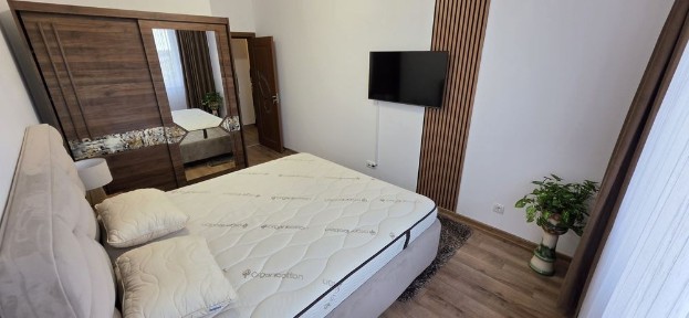 Închiriez apartament 2 camere decomandat Strada Funigeilor (Prelungirea Ghencea)