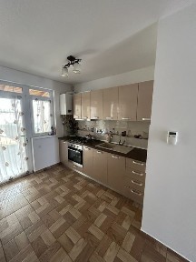 Inchiriez Casa 3 Camere