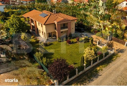 Vila de vanzare, 380 mp, zona Reghin