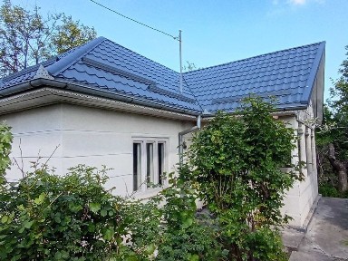 Casa si teren Slobozia Conachi (la 25km de Galati), 4 camere, 100mp utili, 740mp teren, zona linistita, neinundabil, intre case