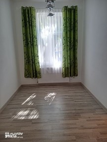 Vand apartament la casa 2 camere cu acces auto