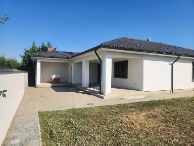 Vand casa, stil mediteranian, localitatea Vladimirescu, str.2, cartier Glogovat, judetul Arad.