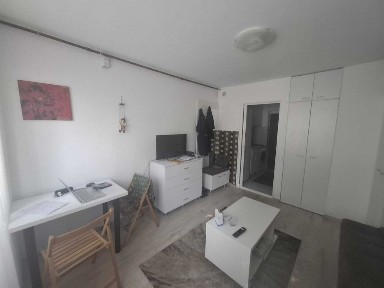 Inchiriez garsoniera Prundu ( Bloc Academica - Vama Pitesti )
