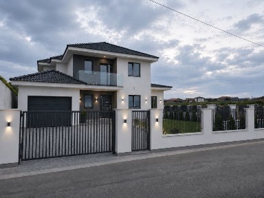 Se vinde casa in Sanmartin