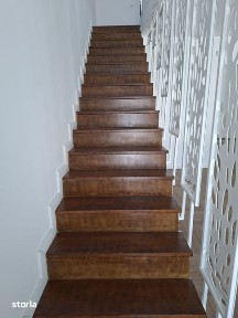 vand casa cu 4 camere zona ultra central