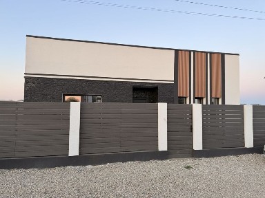 Casa individuala 4 camere, 2 bai - STRADA MIORIȚA