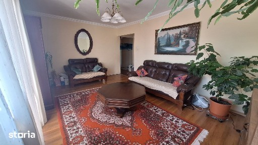 Apartament 4 camere, balcon, etaj 3, Râșnov
