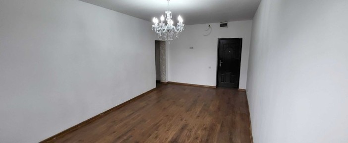 Vand apartament 60mp la Rovinari
