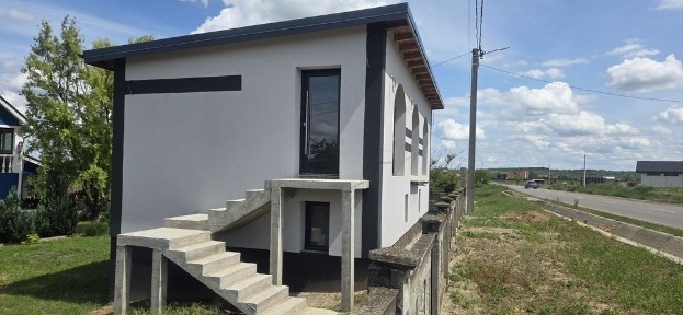 110.000€ neg., CASA cu spațiu comercial la etaj Breazu-Horlesti