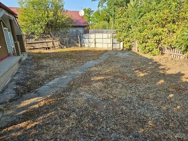 Vand casa cu teren