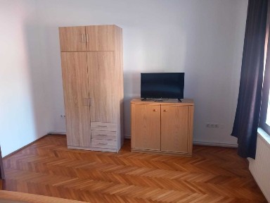 proprietar inchiriez garsoniera 38 mp in Piata Cluj
