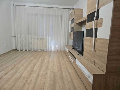 Inchiriez apartament cu 2 camere decomandat