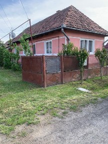 Casa de locuit 92mp in stare foarte buna in Voivodeni, teren generos 900mp aproape de oras