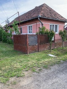 Casa de locuit 92mp in stare foarte buna in Voivodeni, teren generos 900mp aproape de oras