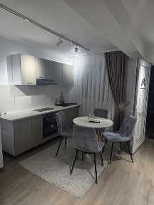 Închiriez casă la parter zona Decebal