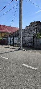 Teren cu casa bătrânească lângă bulevardul 1 mai