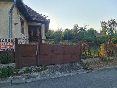 Vând casa zona centrală