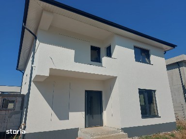 PROPRIETAR, ext 30 int 25 4-5 cam 3 bai inalzire pard, metrou 2km