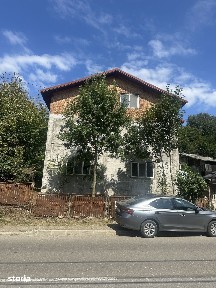 Campina - casa la roșu - 105000 Euro/Neg.