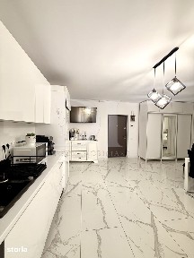 Apartament la cheie / terasa proprie / Zona Eroilor