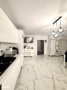 Apartament la cheie / terasa proprie / Zona Eroilor