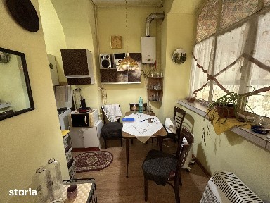 Vand apart.2 camere central,str.Cozia,langa biserica Evrei,st.114 mp.