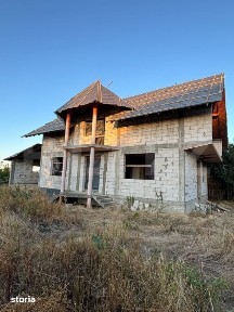 Casa la rosu, 280 mp, teren 1.400 mp, zona Udesti