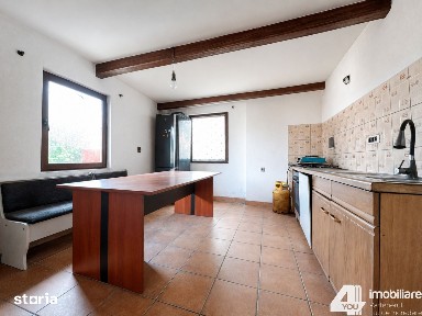 Casă în Secusigiu cu teren 1166 mp, fs.20 ml, 2 camere + anexe