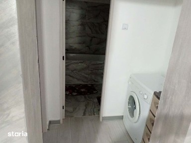 Închiriez apartament !