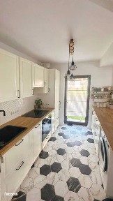 Apartament de vanzare 2 camere 51mp gradina 40 mp zona : Sub cetate Po